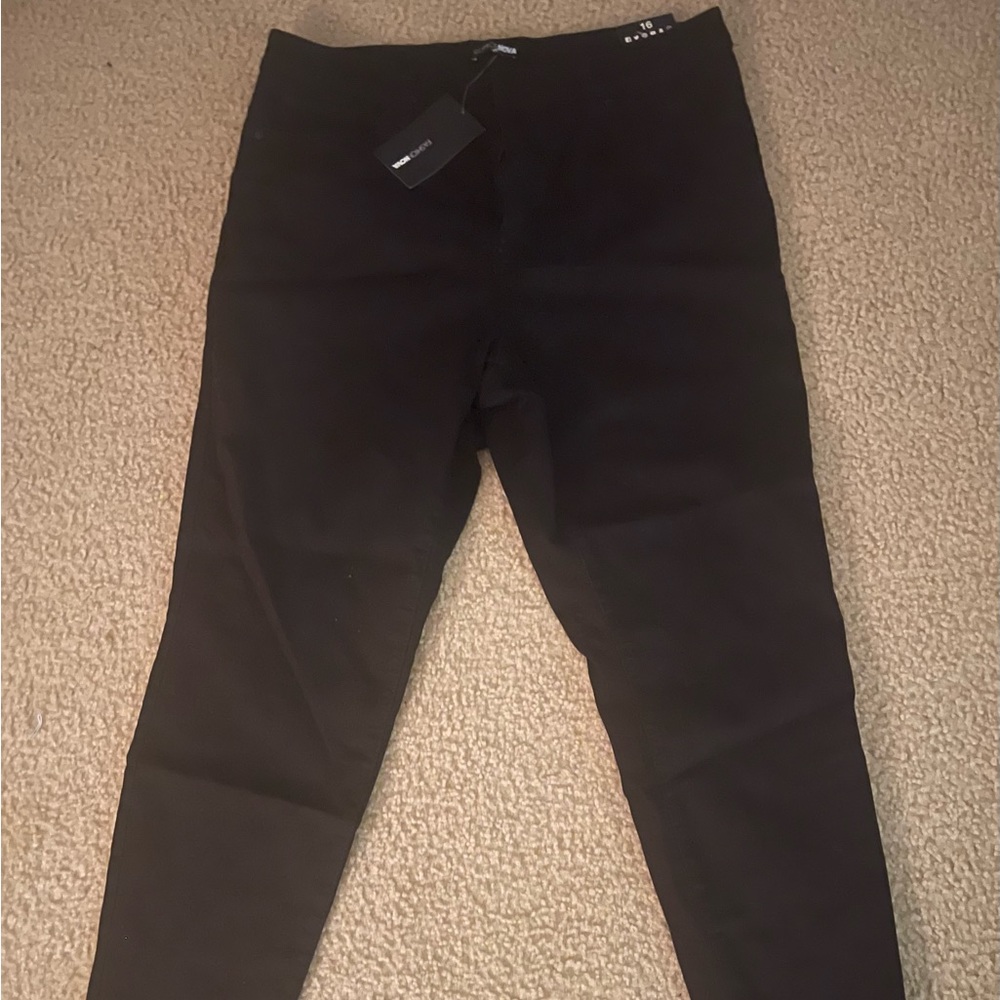 These are black jeans from fashion nova (size 16) and they have never been worn.